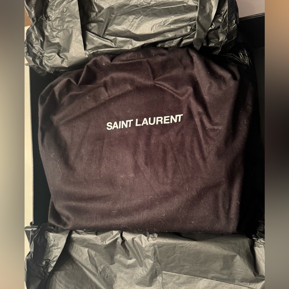 Saint Laurent Sunset Large in black croc-embossed shiny leather w/ gold hardware - Picture 17 of 17